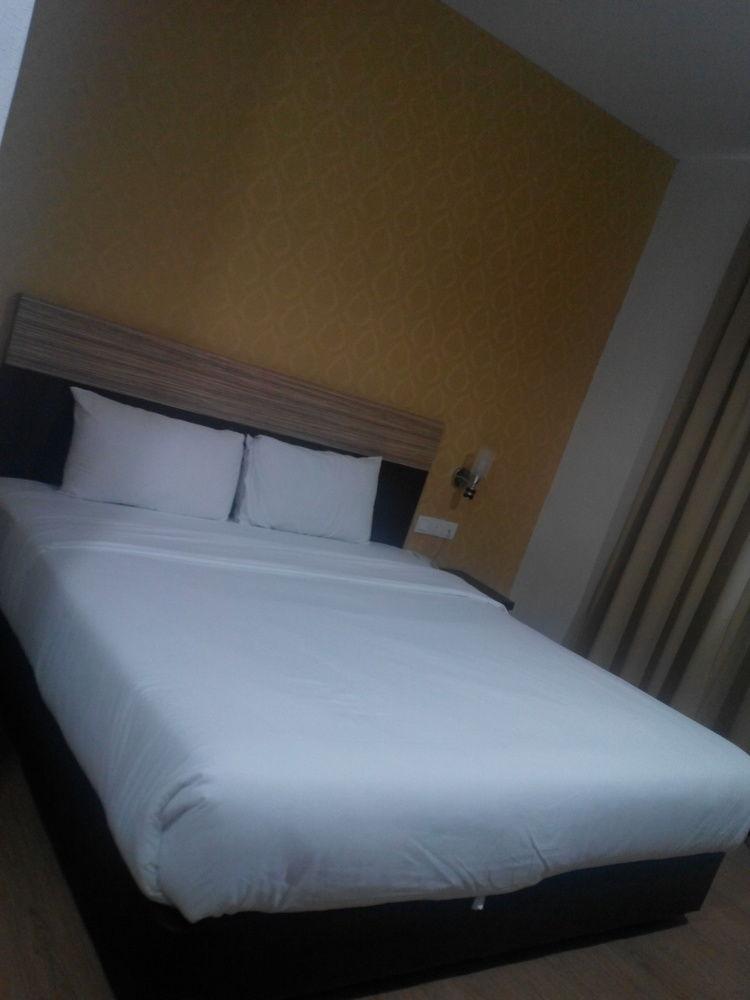 7 Heaven Boutique Hotel Pasir Gudang Buitenkant foto