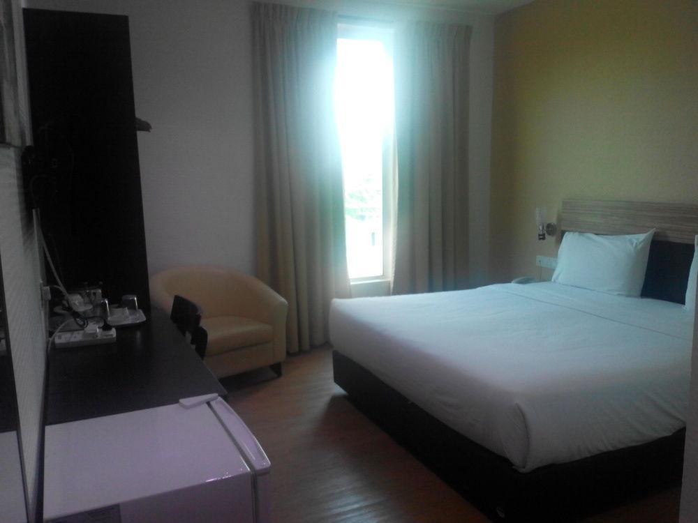 7 Heaven Boutique Hotel Pasir Gudang Buitenkant foto