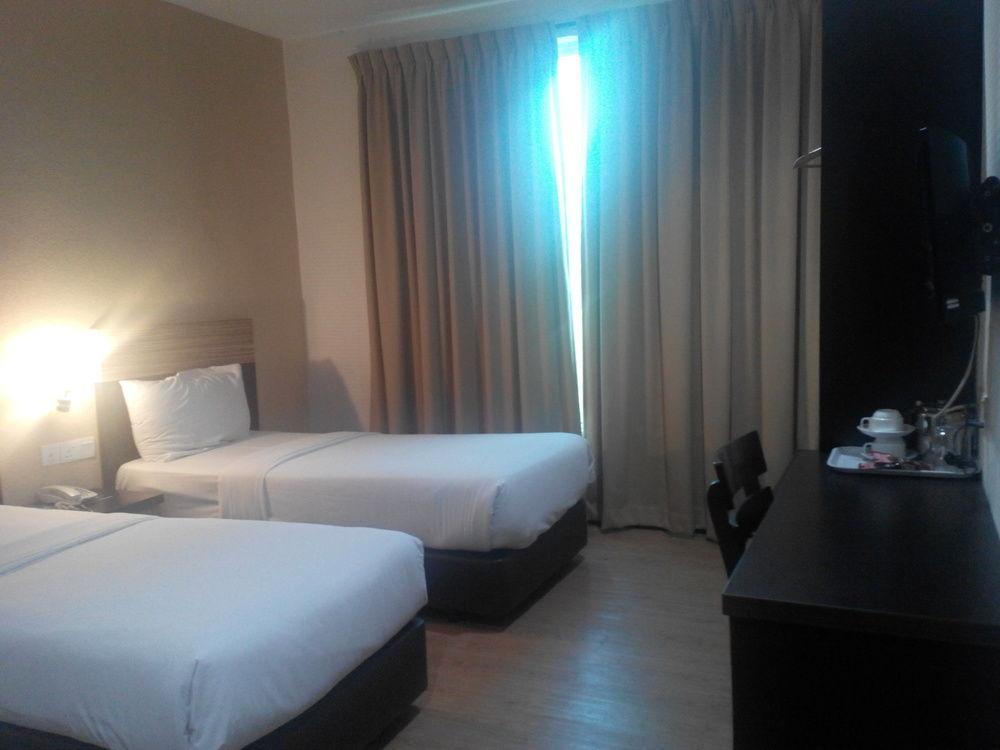 7 Heaven Boutique Hotel Pasir Gudang Buitenkant foto