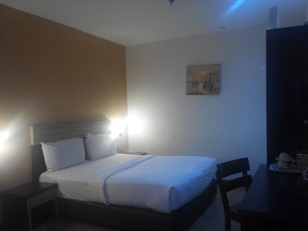 7 Heaven Boutique Hotel Pasir Gudang Buitenkant foto